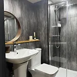 Manhattan-style Chic Loft, Sleeps 4, Heart Of شقة *