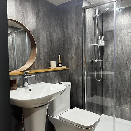 Manhattan-style Chic Loft, Sleeps 4, Heart Of דירה *